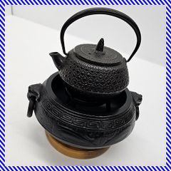 未使用品 南部鉄器 ミドルサイズ 火鉢 胴幅：18cm 木製台座 雷文