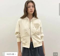 タグ付き新品】Apuweiser-riche キラキラビジューパーカー М - メルカリ