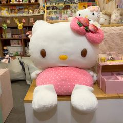 新品】ハローキティ 超巨大クッション しまむら ぬいぐるみ 特大