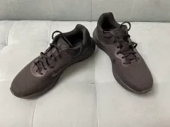 ナイキ レボリューション6 ランニングシューズ オールブラック 280