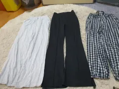 快適に着やすいレディース ズボン 3点セットです。S サイズ まとめ売り ワイド