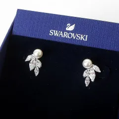 スワロフスキー SWAROVSKI ピアス ルイゾン パール Louison Pearl スタッドピアス 5627346 ホワイト クリア ケース付