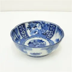 伊万里焼　染付花文輪花鉢  食器 おしゃれ アンティーク レトロ 和食 和風 丼 器 小鉢 中鉢 料理 来客 居酒屋 旅館 カフェ