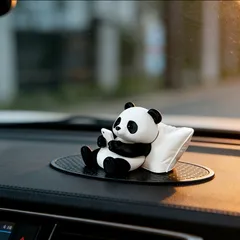 オブジェ 置物 クッションでスマホを見ているパンダ ぱんだ インテリア リビング ダイニング 玄関 寝室 装飾 オーナメント プラスチック プレゼント ギフト オシャレ 可愛い 癒しグッズ ミニサイズ ユニークデザイン