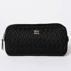 新品同様 MIUMIU ミュウミュウ マテラッセ クラッチバッグ ポーチ ギャザー ナイロン ブラック ロゴ ゴールド金具 中古 4a001760のサムネイル