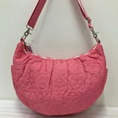 2830　LeSportsac　レスポートサック　ショルダーバッグ　 斜めがけ　紐調節可能　パフィーブロッサムズ　 キルティング　花柄　ピンク系　ハーフムーン型　 ナイロン　軽量　大きめ　レディース