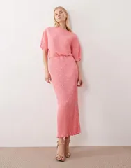 ネバーフリードレスド レディース トップス ワンピース トール Never Fully Dressed Tilly off shoulder plisse midaxi dress in metallic pink spot PINK ピンク