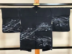 398B【アンティーク着物】黒羽織 ちりめん風 草の様な柄 羽織紐付き リメイク素材にも