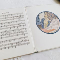 1917 (First Edition?) - 1920s Rie Cramer illustrated songbook. Antique sheet music picture book / Antique book / Antique picture book / Vintage book / Vintage picture book / Display book / Display foreign book / Rare book / Collector's book