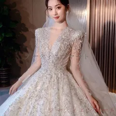 人気商品 華やかに輝くロングトレーン付きゴージャスウェディングドレスvs519