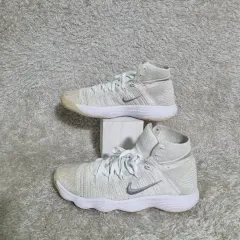ワユス 275 NIKE ハイパーダンク2017 フライニットのサムネイル