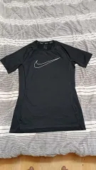 ナイキ 薄い機能性 ジムストレッチTシャツ 110 バスト48 丈74