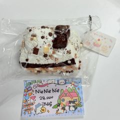 激レアAggyz猫三層トーストスクイーズ - メルカリ