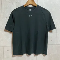 NIKE ナイキ センター ロゴ Tシャツ 半袖 トップス S 短丈 スウォッシュ 刺繍 ブラック 黒 レディース SU-17-23