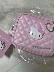 HELLO KITTY ハローキティ 新品 名刺入れ 牛革製 ピンク 定価1万超