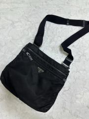 PRADA ショルダーバッグ ナイロン三角プレート ギャランティ付きB5469F