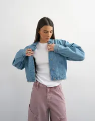 トップショップ レディース アウター ジャケット・ブルゾン クロップド デニム Topshop denim cropped padded shoulder jacket in bleach デニムのサムネイル