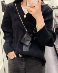 新品 未使用 プラダ AirPods ケース 三角ロゴ イヤホン エアポッズ
