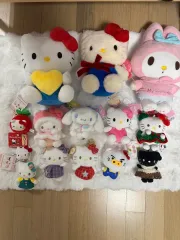 タグ付き新品 大きなぬいぐるみ3点、キーホルダー人形11点。サンリオ ハローキティ、マイメロディ ぬいぐるみ