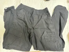 黒色 カーゴ ジョガー パンツ UNIQLO
