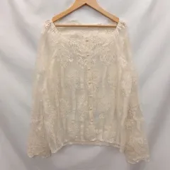 fifth フィフス スカラップ花柄刺繡ブラウス ベージュ 〇□のサムネイル