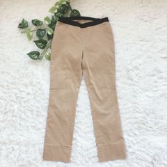 Excellent condition M.Fil skinny chinos in beige, made in Japan. Stretchable, slim fit, simple, natural, suitable for office wear, smart casual, and everyday wear. Features a center crease and tapered leg. A flattering, tight fit. Cropped, casual, and elegant design. Perfect for everyday wear and feminine occasions.