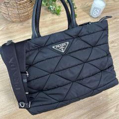 o35【極美品】 プラダ テスートボンバー ナイロン ブラック 三角ロゴ 