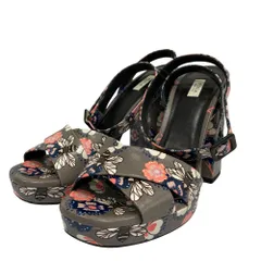 新品同様 FURLA フルラ 花柄 アンクルストラップ サンダル サイズ38 約24cm グレー レディース 古着 中古 USEDのサムネイル