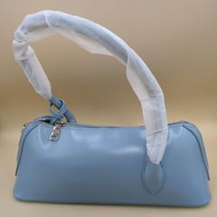 新品未使用 完売品！トミーヒルフィガー ショルダー ボーボー型 ムーン 