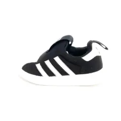 adidasのサムネイル
