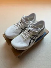 275 アシックス マジックスピード4 白 ランニングシューズ