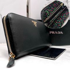 二つ折り財布 プラダ ブラック サフィアーノレザー ロゴ金具 シャイン 二つ折り財布 レア✨プラダ メンズ PRADA ブラック TRIANGOLO SAFFIANO 小物