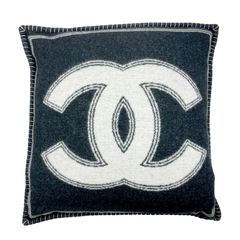 CHANEL CCロゴ クッション ベージュ ブラック AA8505 - メルカリ