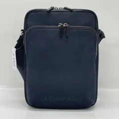 KO8913□CK カルバンクライン 縦型 ショルダーバッグ ネイビー クッションポケット有