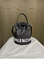 ⭐️ほぼ未使用⭐️ バレンシアガ ドローストリング バケットバッグ XS