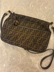【美品】FENDI フェンディ ズッカ柄 ショルダーバッグ ロゴチャーム付き