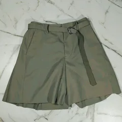25SS sacai プリーツ加工 ベルテッドショートパンツ 2(M) カーキ 背面プリーツ ベルト付きのサムネイル