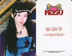 【中古】コレクションカード(女性) NiziU/アヤカ(AYAKA)/裏面印刷メッセージ入り/「NiziU Press Play」ティンケースフォトカードセット封入フォトカード