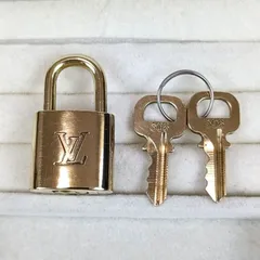 LOUIS VUITTON ルイヴィトン パドロック 南京錠 カデナ 鍵 ゴールド No.308 鑑定済 正規品 キーホルダー アクセサリー 26520-4のサムネイル