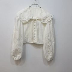 Kiira 刺繍パフスリーブブラウス オフホワイト F - メルカリ