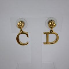 3132-3 人気✨ Dior ピアス CD ロゴ 希少 刻印 - メルカリ