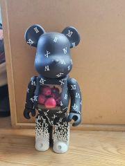 ベアブリック KAWS 人体模型 100% BE@RBRICK - メルカリ