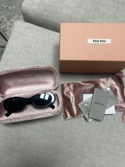 ☆新品未使用☆MIUMIU A03S グリンプスサングラス ブラック - メルカリ