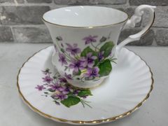 オールドノリタケ　金彩　総柄　高脚カップソーサー　花柄 オールドノリタケ 花柄と金彩の優雅なイメージのカップ＆ソーサー