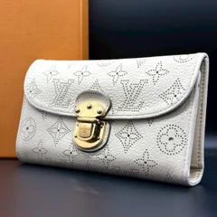 【白で魅せる余裕】　LOUIS VUITTON　長財布 マヒナ アメリア パンチング カーフレザー 18カード ゴールド金具 M58132　ホワイト