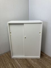 ホワイトスライド式キャビネット(スチール製) - メルカリ