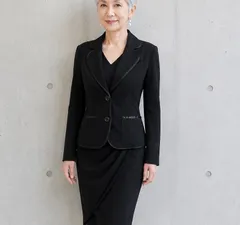 REGINA ROMANTICO レジィーナロマンティコ ストレッチ テーラードジャケット 美品 ブラック 36のサムネイル