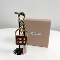 ✨極美品・試着のみ✨Miu Miu レザー キーケース 完売品 レザートリック ✨極美品・試着のみ✨Miu Miu レザー キーケース 完売品 レザー
