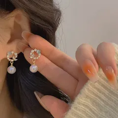 ピアス レディース パール風 フラワー リース ピアス ゴールド  揺れる 上品 フェミニン 可愛い 高見え キラキラ 大人 女子会 デート 結婚式 二次会 おしゃれ 華やか アクセサリーギフト対応 高級感BOX包装