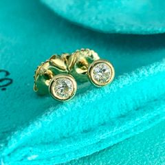 tiffany k18 バイザヤードピアス　計0.28ct 片方0.14ct tiffany k18 バイザヤードピアス 計0.28ct 片方0.14ct - メルカリ